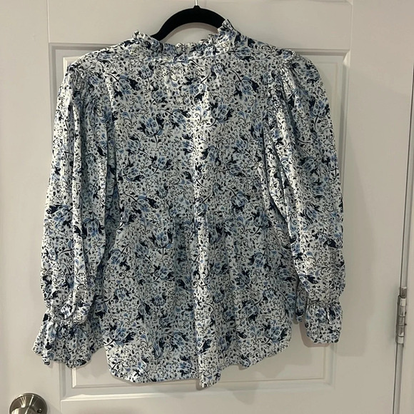 Francesca’s Blue Floral Blouse size Large​ - Picture 3 of 3